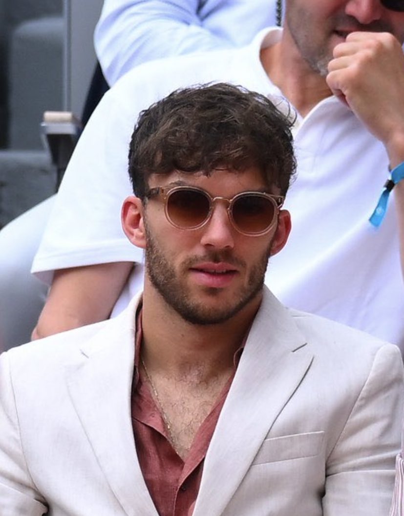 We have matching sunnies 😎

#f1twtselfieday