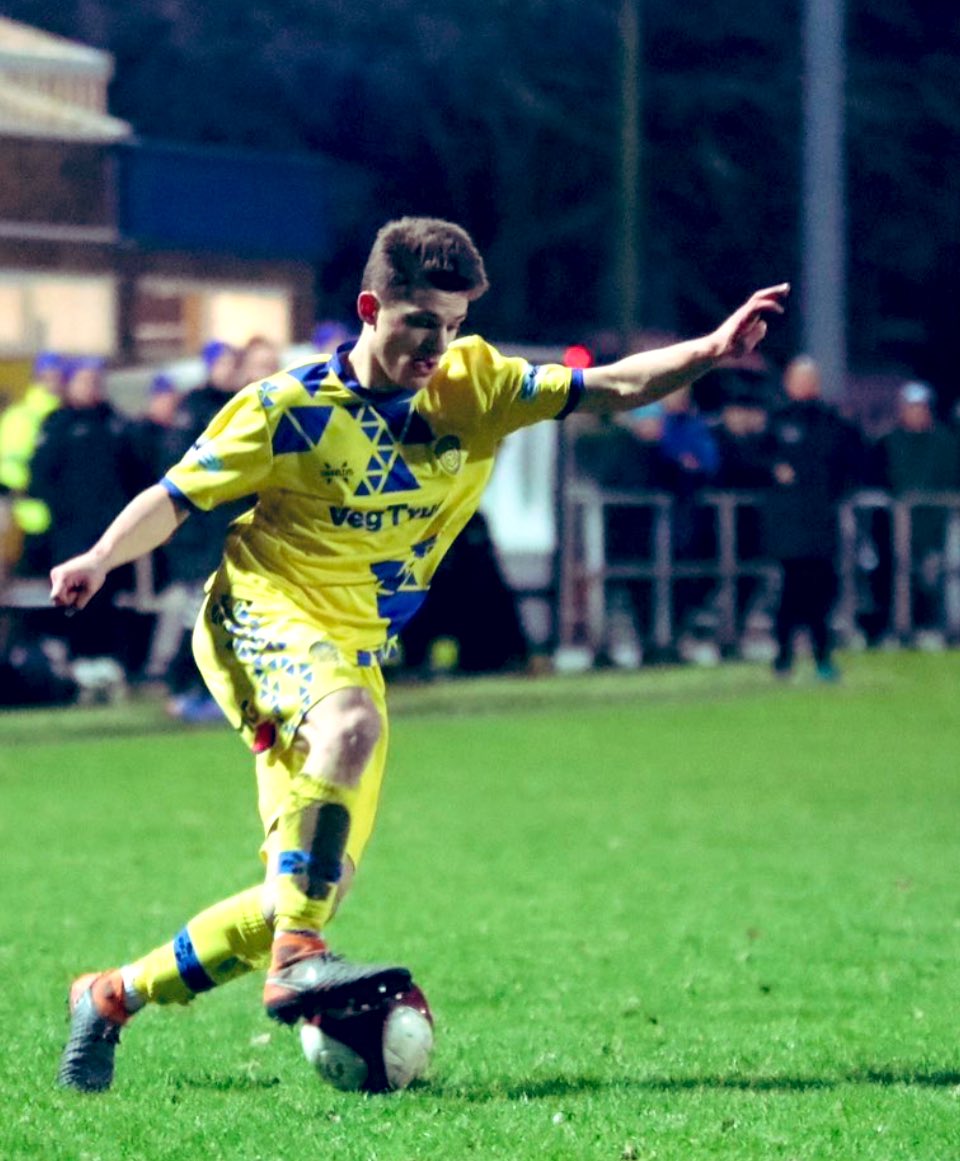 FreeAgentsFC's tweet photo. Name: Elliott Burrell
Age: 21
Position: RB 
Location: Manchester
Previous Clubs: Chesterfield FC u23s, Spalding United, Pinchbeck United, Newark Town

Level looking for: Step 5 or 6 https://t.co/sQEWwkl59B