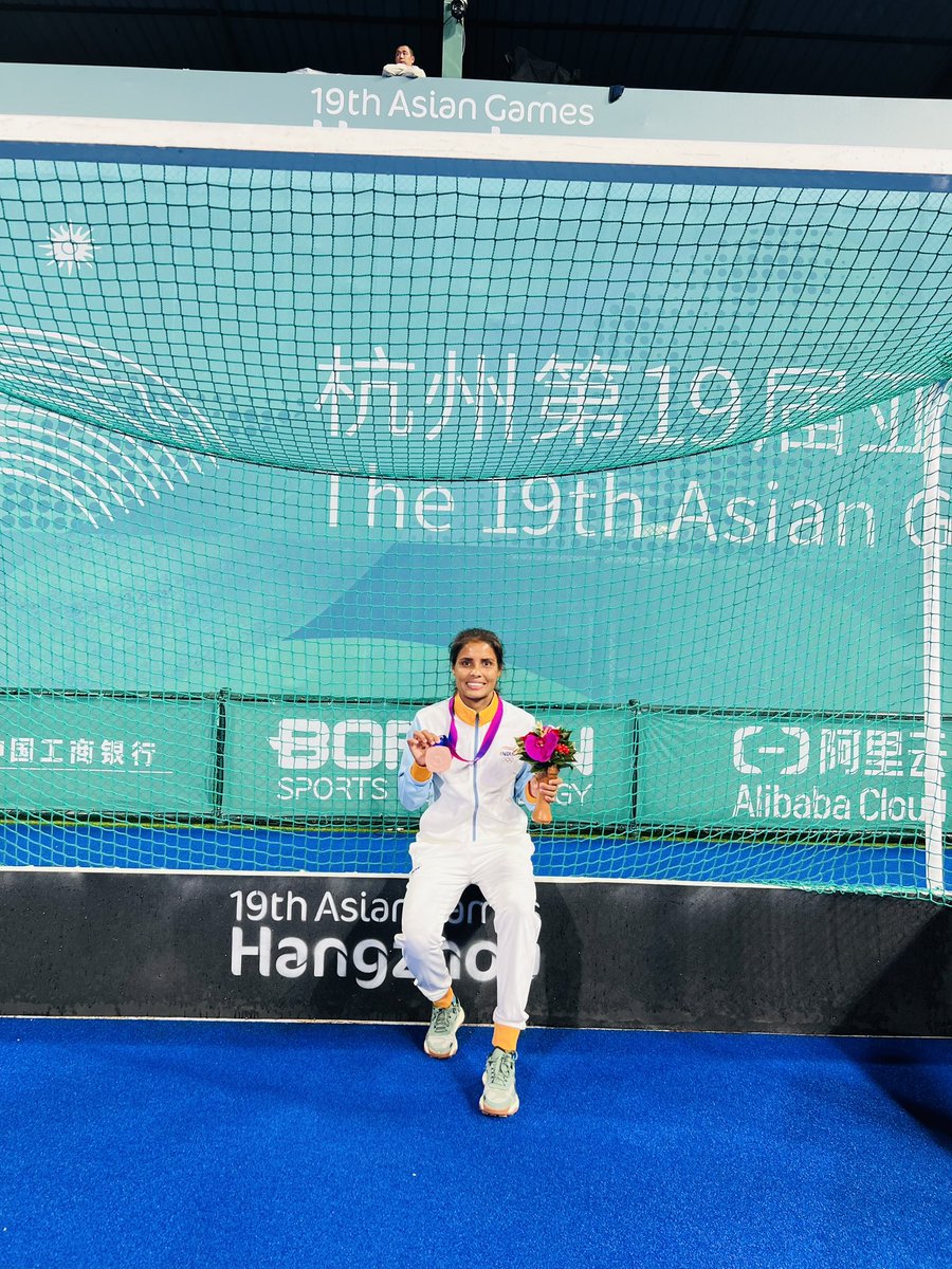 VandanaHockey16's tweet photo. 19th Asian games hangzhou 2023 bronze medal🥉 🇮🇳🏑🫶🏻❤️ https://t.co/RhYHdah7Xr