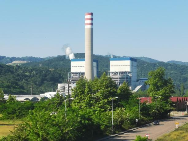FengLingkaiSPIC's tweet photo. Outside the Eren Energy Power Plant, there are sublime rolling hills in which the plant looks especially beautiful. https://t.co/bPGQdfs2r2