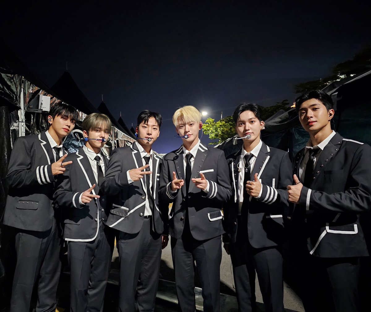 [#Lights_onair] 잠시후 5시 40분, 'KBS1 열린음악회'에 온앤오프가 출연합니다! 연휴의 중심에 온앤오프가 있다🤍🖤 우리 함께 꼬옥 본방사수 해주면 되...🔥

#온앤오프 #ONF
#바람이_분다 #LOVE_EFFECT