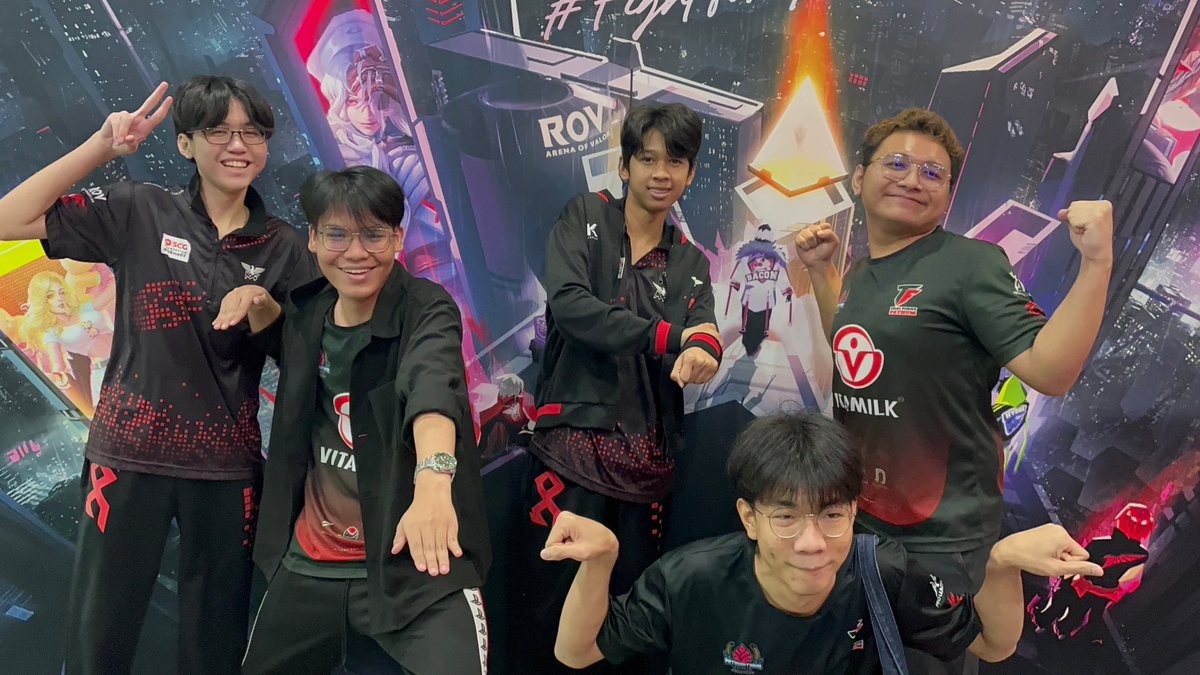 kogesports_th's tweet photo. แมทช์สุดท้ายของพวกเราแล้วว รับพลังจากมหาเทพเรียบร้อย เราจะทำเต็มที่❕❤️‍🔥

ส่งกำลังใจให้น้องๆ #kognewgen  ได้ในการแข่งขัน #RPL2023Winter  

 #KOG​ #เคโอจีเค้าเอาจริง #daerevers #toey_glasses #DCMAC #Danunaiza #PuPu #putter_jakkapat https://t.co/BKFqi3BBKq