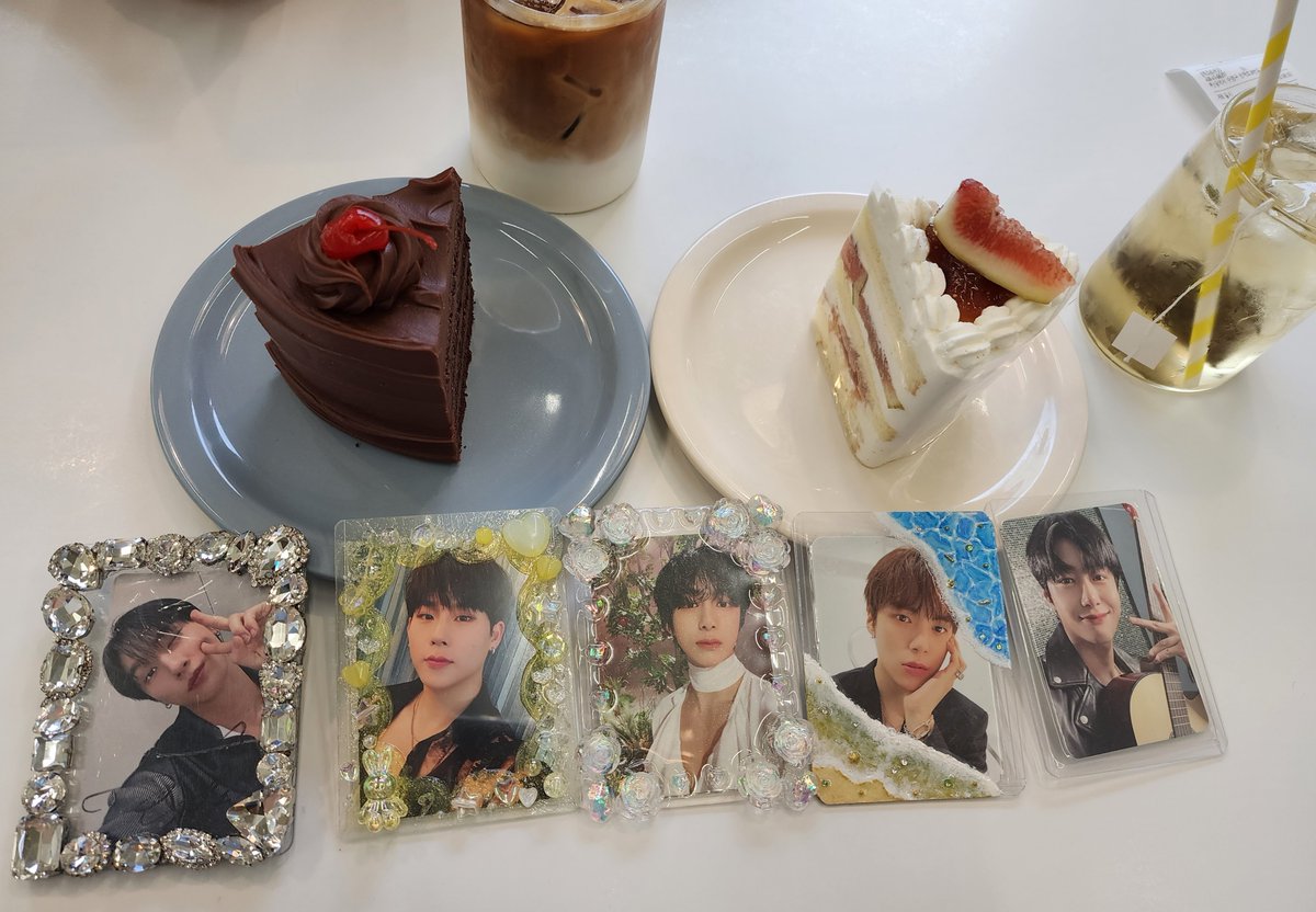 VERITASLUXMEA94's tweet photo. 마쉿는 카페를 찾아
끝까지 포기 않는 불굴의 의지🤭 https://t.co/4gh8jXZQ1w