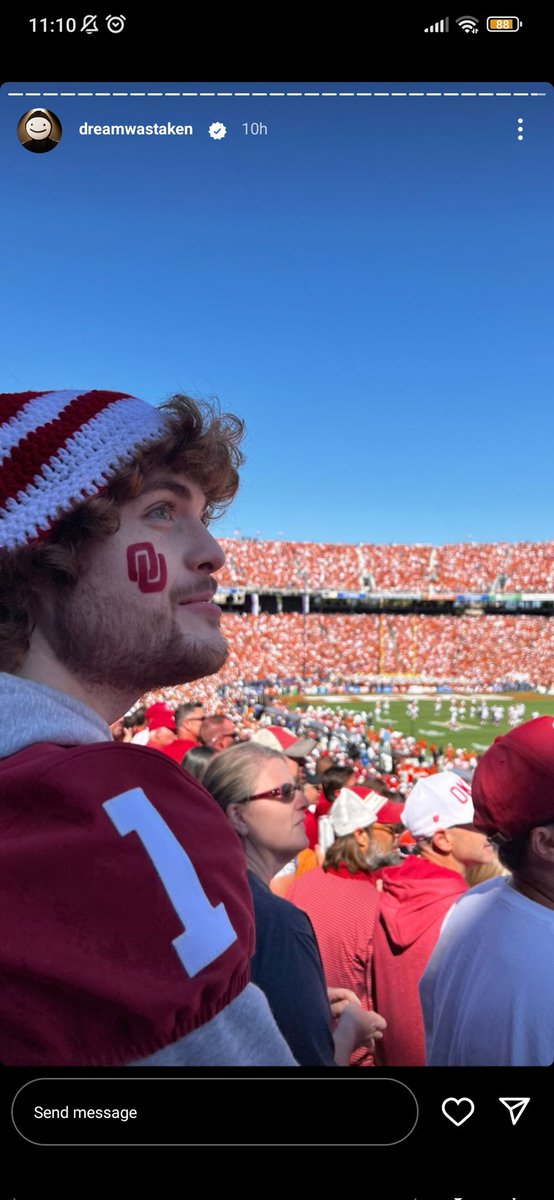 ketIStrash's tweet image. He looks SOOOOO MAGESTIC