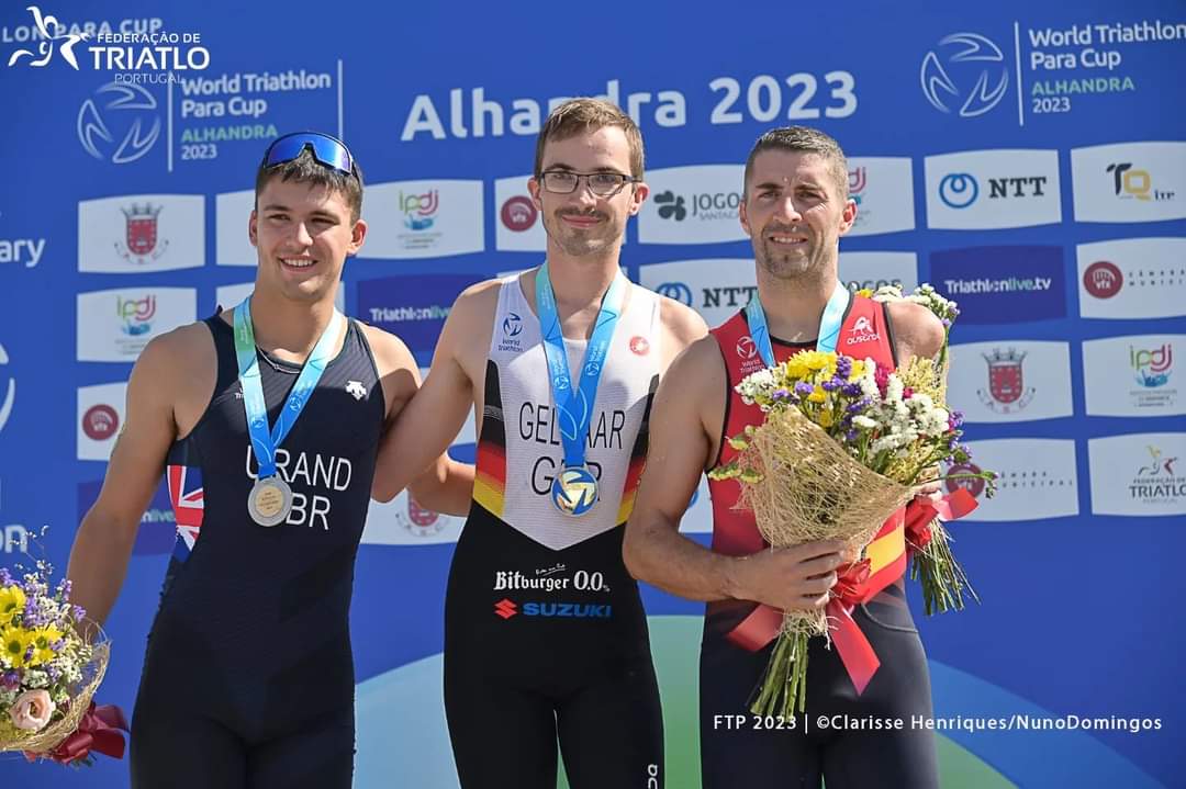 Enhorabuena a nuestro paisano Diego Lardón por su 3ª posición en la Copa del mundo de triatlón paralímpico celebrado en Alhandra (Portugal).

¡Orgullosos de ti!