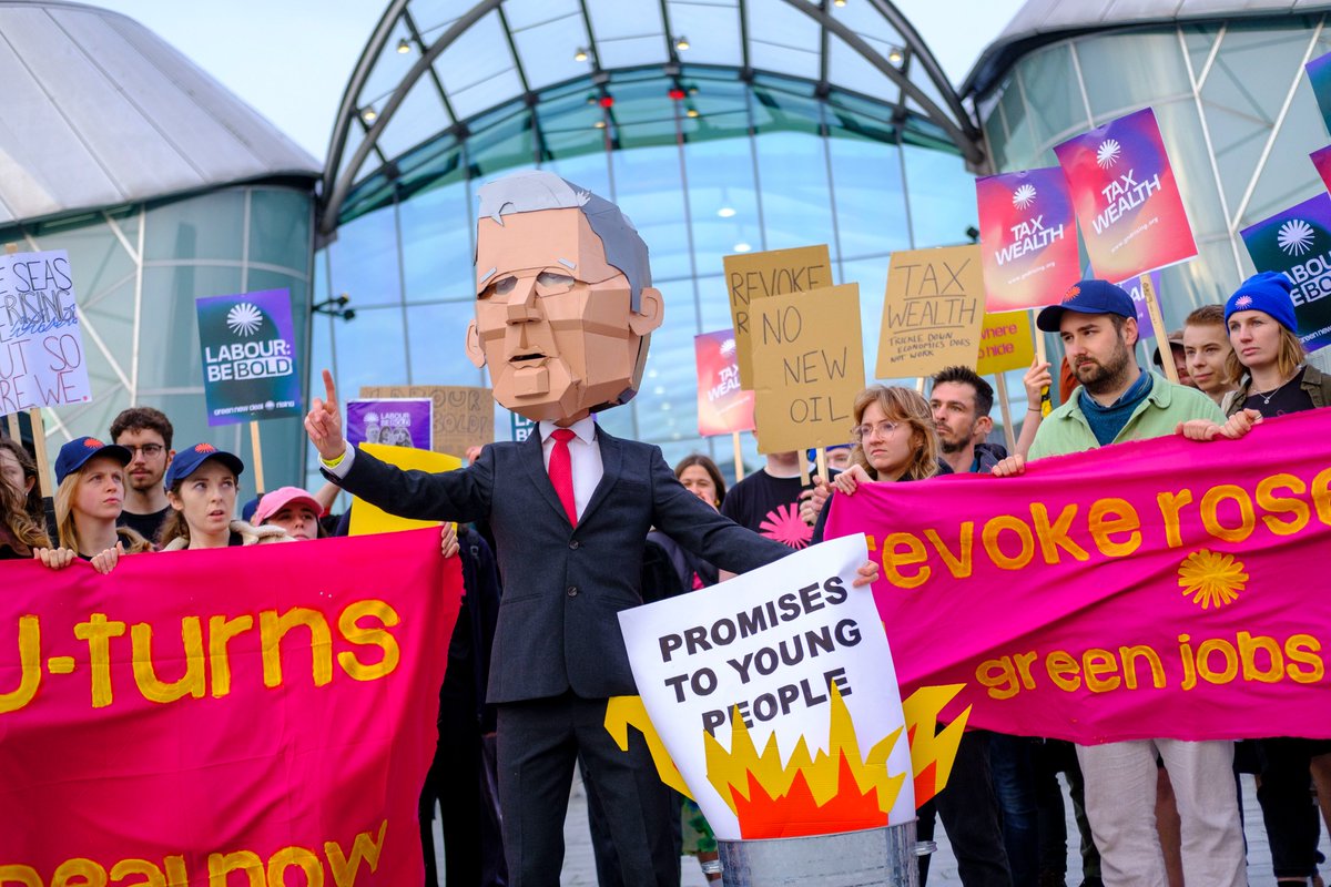 BREAKING: We're outside Labour Party Conference with a big cardboard Keir Starmer!

Young people are calling on Labour to be bold and back a Green New Deal. We need transformative change to tackle the cost of living crisis and the climate crisis.