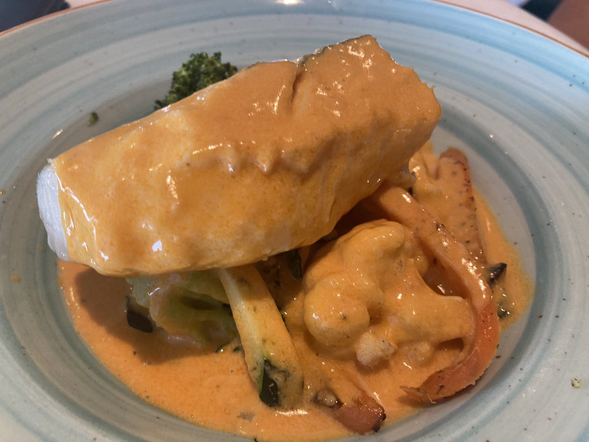 WhosKateStrange's tweet photo. Gorgeous lunch in a favourite restaurant, Bacalao a la sidra - Cod fillet in a spiced cream cider sauce with stir fried vegetable. Honestly amazing! #Andulusia https://t.co/4sOuPFFW39