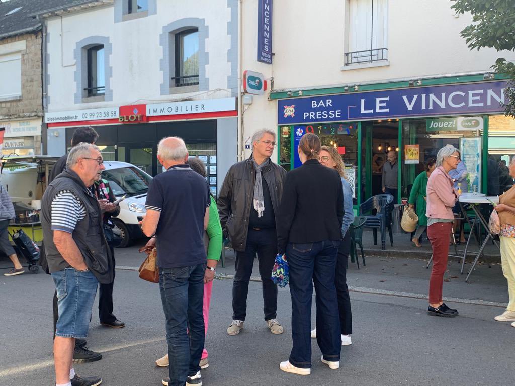 [#relationscitoyennes] Aller vers…, croiser les regards, les avis ou tout simplement dire “bonjour” aux liffréen.ne.s sur les marchés de #Liffré est pour nous important. Nous renouvèlerons !

Merci à tou.te.s pour les échanges et vous souhaitant un bon dimanche ☀️!!