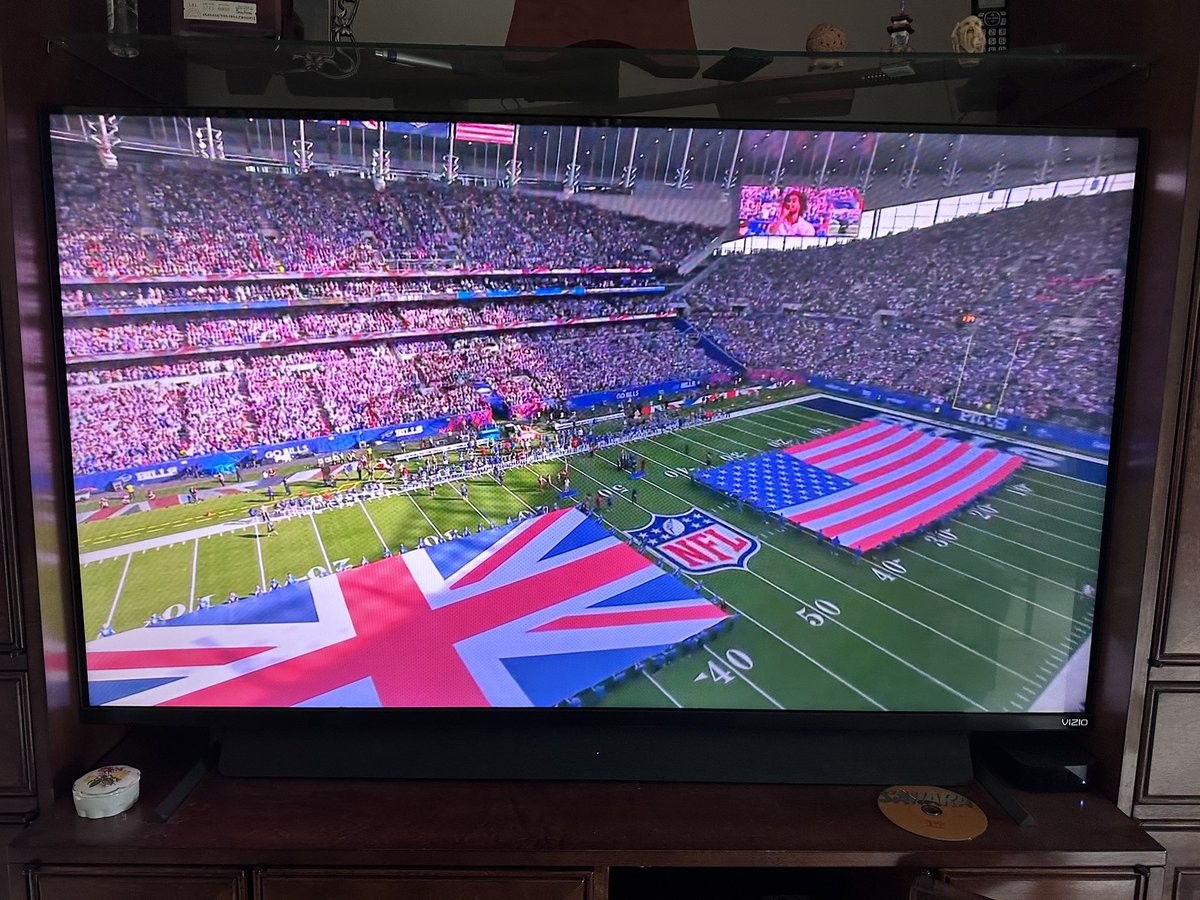 Neat trick having Spanish and English but how about you fix the audio feed <a href="/FOXSports/">FOX Sports</a> <a href="/NFL/">NFL</a> <a href="/nflnetwork/">NFL Network</a>