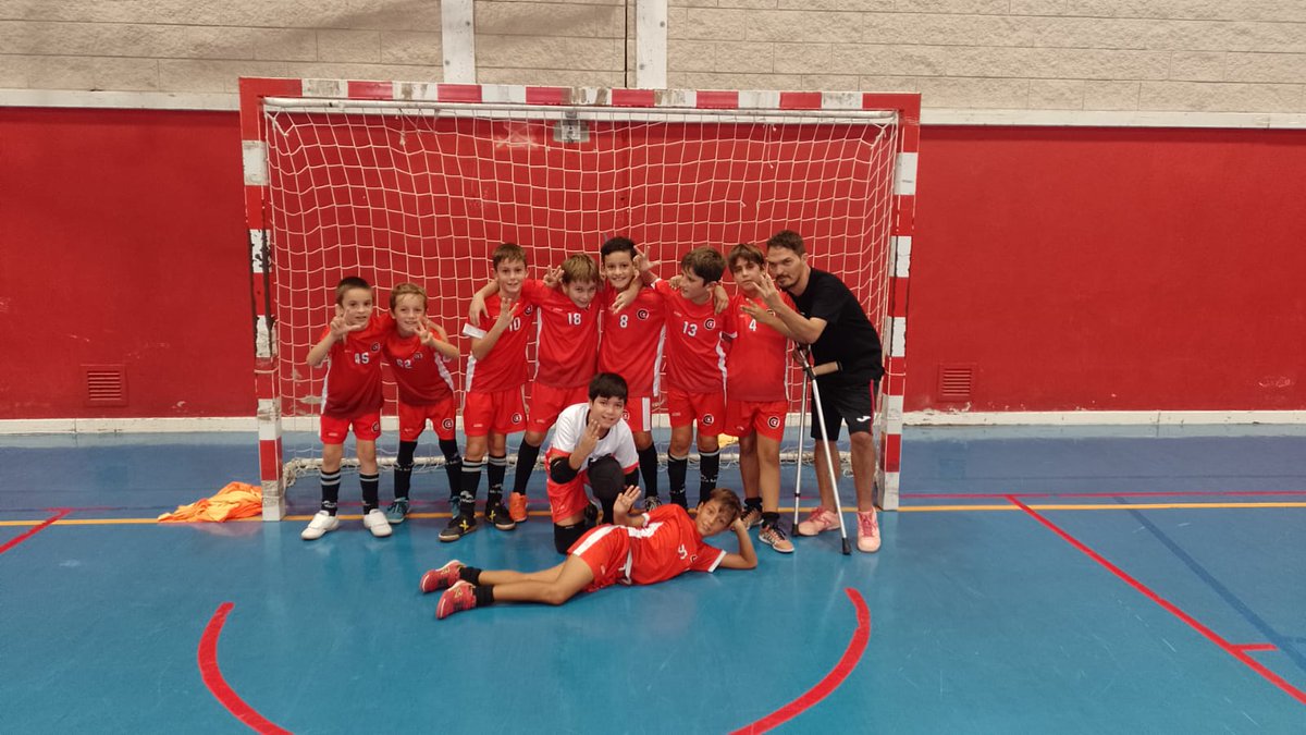 AgustinianoFS's tweet photo. Vaya bonita jornada de Domingo, con el Tercera sumando una importante victoria, Alevín A grande en su debut y el Benjamin A presentando credenciales!

Victorias que saben a dulce por lo mucho que trabajan todo este elenco de jugadores y técnicos!

Que no pare el FUTSAL!! 💪♥️⚽ https://t.co/g6u78HigPq