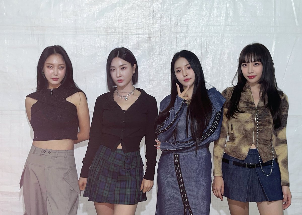 weare_bbgirls's tweet photo. [📷]
231008

봐도 봐도 행복한 무대의 대가, 무대의 황제, 무대의 달인, 무대의 교과서, 무대의 제왕, 무대의 신, 무대의 종결자, 무대의 권위자 브브걸❣️ 오늘도 무대 뿌수기 완료✌️

#브브걸 #BBGIRLS https://t.co/zu5fgKDgHM