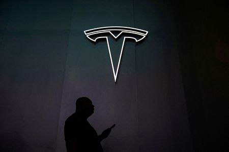 Fxhedgers's tweet photo. TESLA'S CHINA-MADE EV SALES VOLUME FALL 10.9% Y/Y IN SEPT (Reuters)
U.S. automaker Tesla sold 74,073 China-made electric vehicles (EVs) in September, a 10.9% decrease from a year earlier, showed data from the China Passenger Car Association (CPCA) on Sunday. https://t.co/FsMA3aO4Zh
