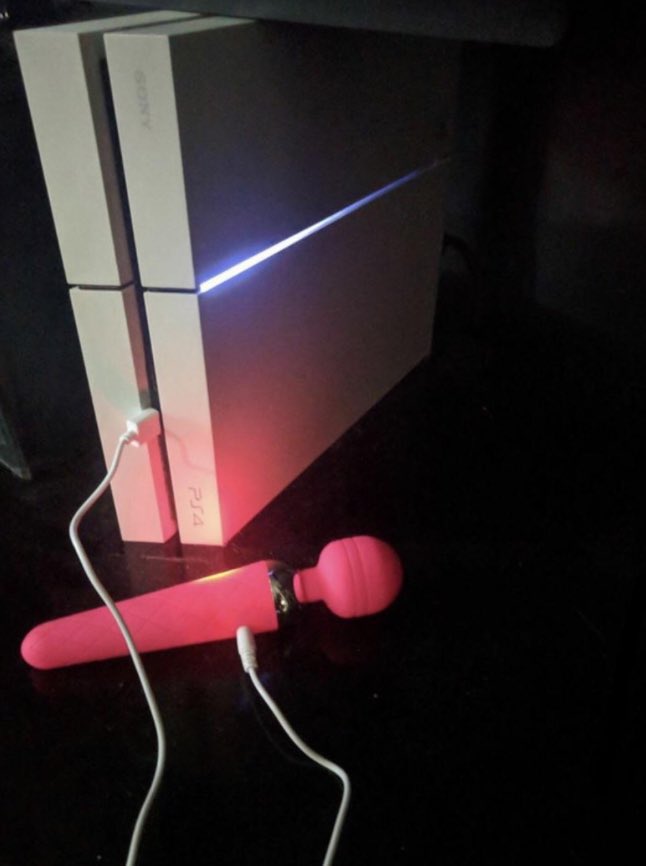 vtpyra's tweet photo. karaoke night who wants to join? ☺️ https://t.co/8GJnhbGLD9
