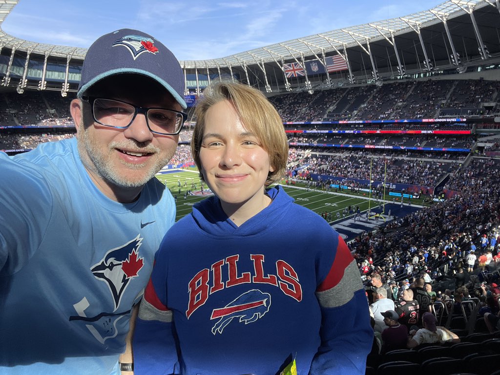 Blue Jays Fans UK βΎοΈπ¬π§ (@bluejaysfansuk) on Twitter photo Great to meet <a href="/lindsayjhaynes/">Bi Bochette π³οΈβπ</a> at the <a href="/BuffaloBills/">Buffalo Bills</a> game. What are the chances of sitting next to someone who already follows me on Twitter! Love catching up with #bluejays fans πβΎοΈ Great to meet <a href="/lindsayjhaynes/">Bi Bochette π³οΈβπ</a> at the <a href="/BuffaloBills/">Buffalo Bills</a> game. What are the chances of sitting next to someone who already follows me on Twitter! Love catching up with #bluejays fans πβΎοΈ