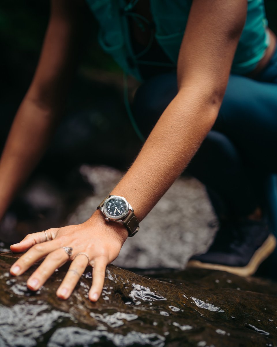 hamiltonwatch's tweet image. Made for modern-day pioneers, the Khaki Field Expedition proves itself as an ultra-reliable tool when you’re out in the wild, thanks to its 80-hour power reserve and 10 bar (100m) water resistance: ms.spr.ly/60129W0Qs

#hamiltonwatch #stepoutside #expedition #adventureawaits