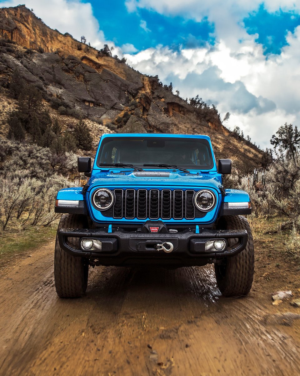 Jeep's tweet photo. Feeling the opposite of blue. 😎 #4xe https://t.co/KvmTj8cF7g