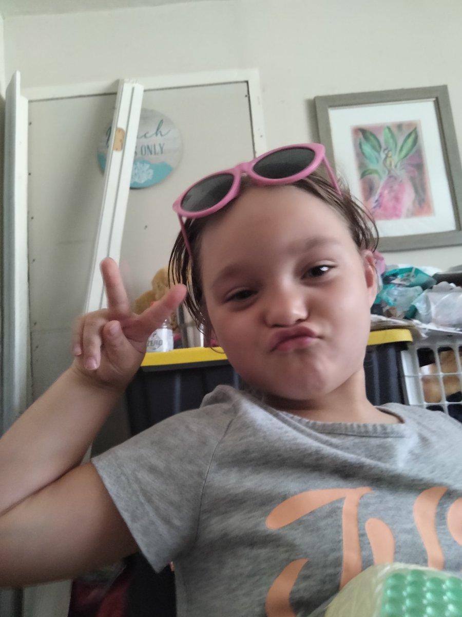 MuseAchilles's tweet image. Gypsy posing. Her hair bun too. #posing #posingforthecamera #daughterlove #frankpiccolella #frankquestionmark #fypシ #facebookphoto #instagram #tiktok2023 #trendingphoto