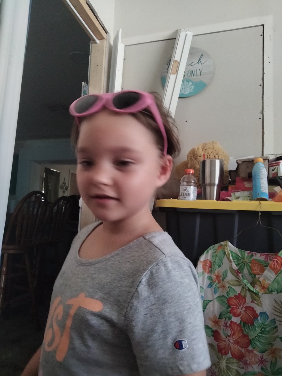 MuseAchilles's tweet image. Gypsy posing. Her hair bun too. #posing #posingforthecamera #daughterlove #frankpiccolella #frankquestionmark #fypシ #facebookphoto #instagram #tiktok2023 #trendingphoto