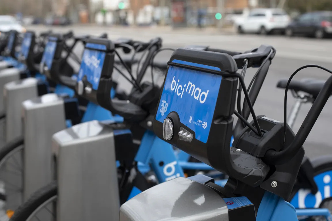 JMD_villaverde's tweet photo. 🚲 Entra en servicio una nueva estación de @bicimad en Villaverde

📍 Calle Auñón, 16 https://t.co/aMqWqzssy5