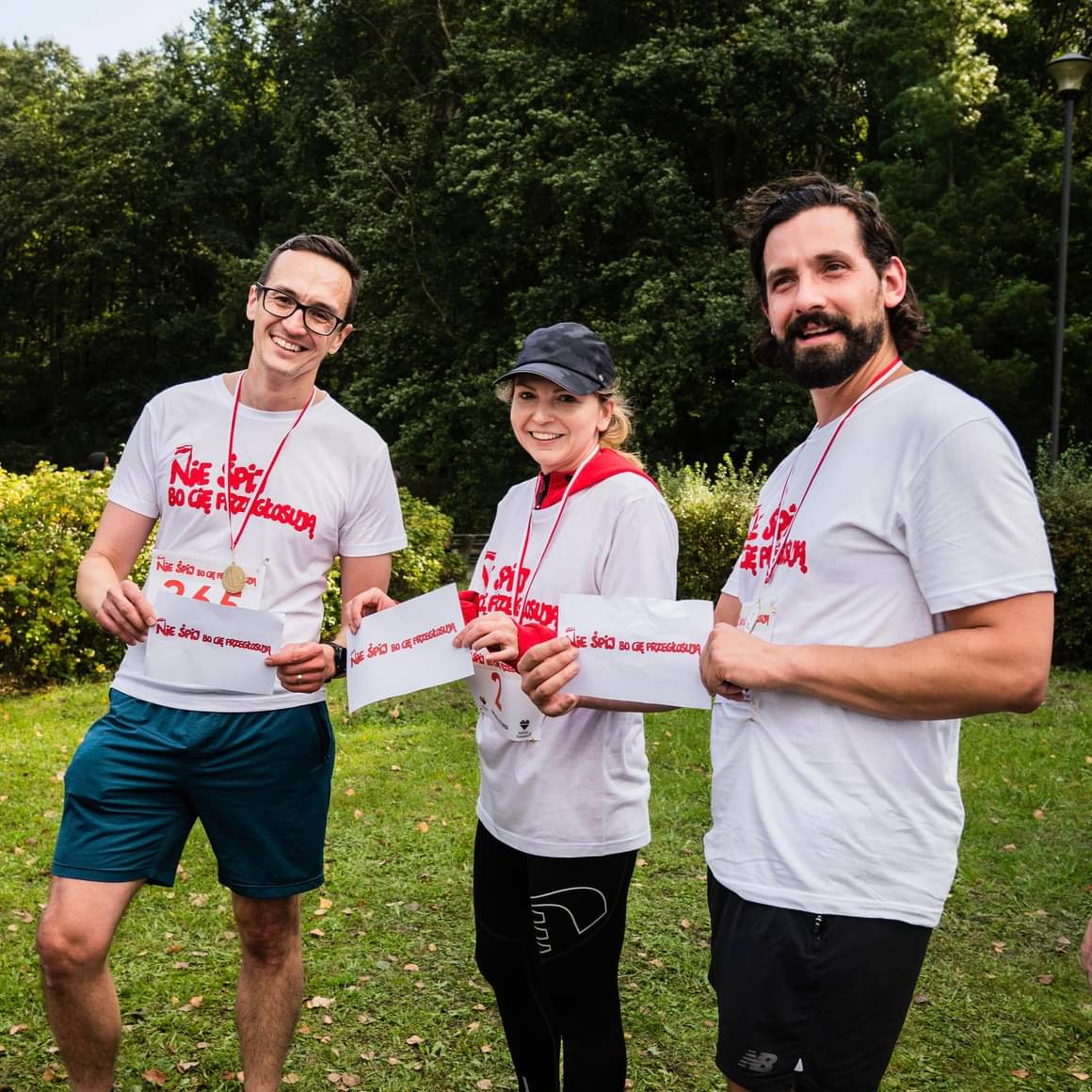 Biegowe 4 km 🏃w #Katowice promujące kampanię "Nie śpij, bo Cię przegłosują"! Kilkaset osób przyjęło zaproszenie <a href="/KrupaMarcinpl/">Marcin Krupa</a> i pokazało, że każdy głos ma znaczenie! Na starcie zameldowało się także kilkanaście osób, które walczą o nasze głosy #NieŚpij #NieŚpijBoCięPrzegłosują