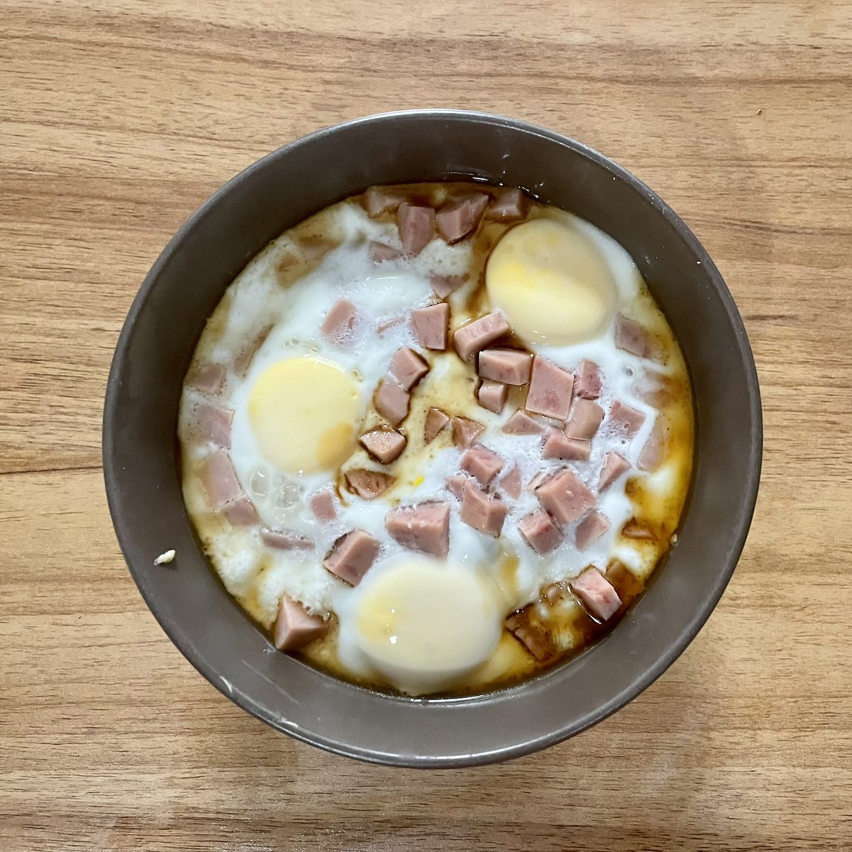 hiro07992695's tweet photo. 今天做鸡胸肉蒸蛋
没有香菇粒换了一片午餐肉
感觉还不错 就是晚了一些 https://t.co/J9OubuiaTo