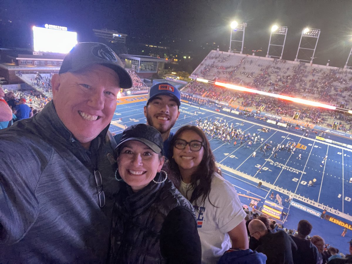 mcjunkind's tweet photo. Awesome 36 hour trip to Boise to spend time with our fav Bronco’s @mcjunkin_colin and @natvlogz Love hanging out with those 2. Love ya! https://t.co/ZQeGgE2DNo