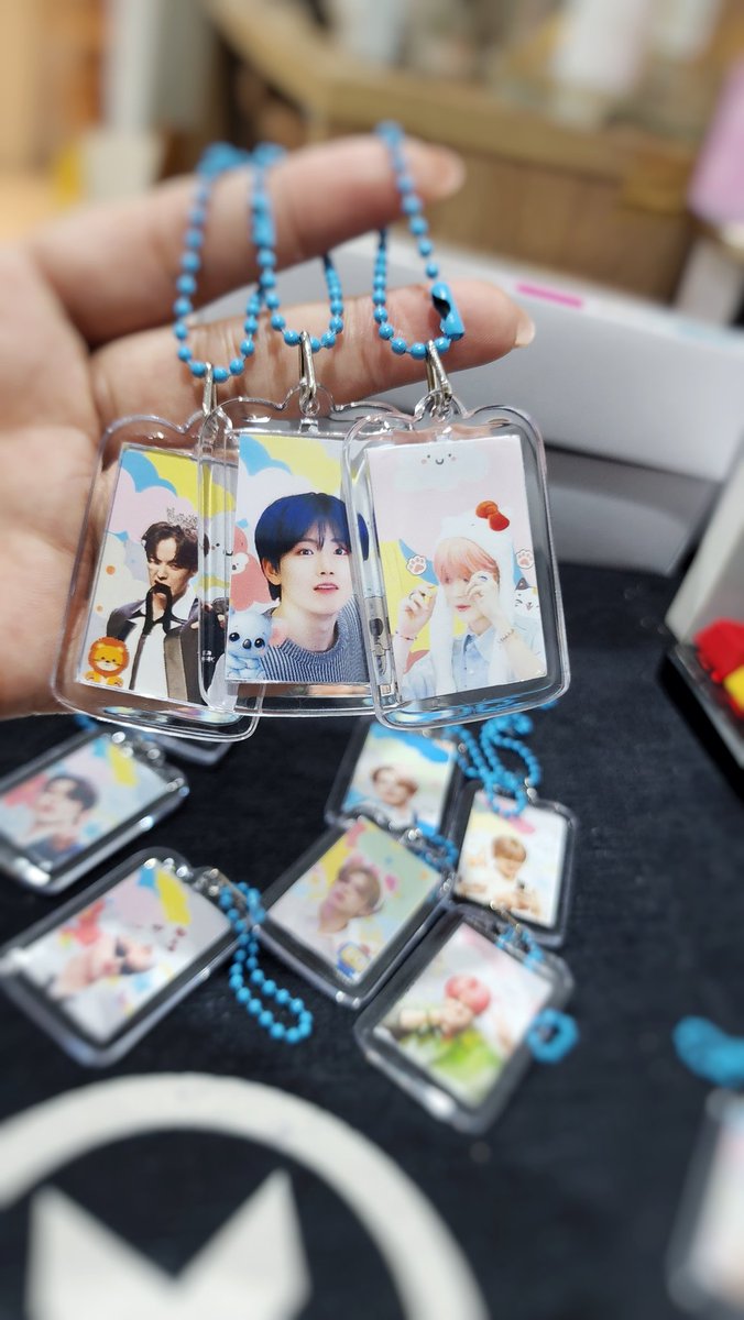 WONDER__MARK's tweet photo. ของแถมบั้มน้องรีบูธน่ารักง่ะ อันนี้ต่ายให้คนที่สั่งบั้ม ฟตบ ทุกรอบเลยนะคะ รอรับได้เลยน้า บั้มทุกรอบกำลังทยอยแพคนะคะ
อาจจะเลทเกินวันที่ 9 นิดหน่อยน้า
#WDM_Update https://t.co/7IbJdZSN7b