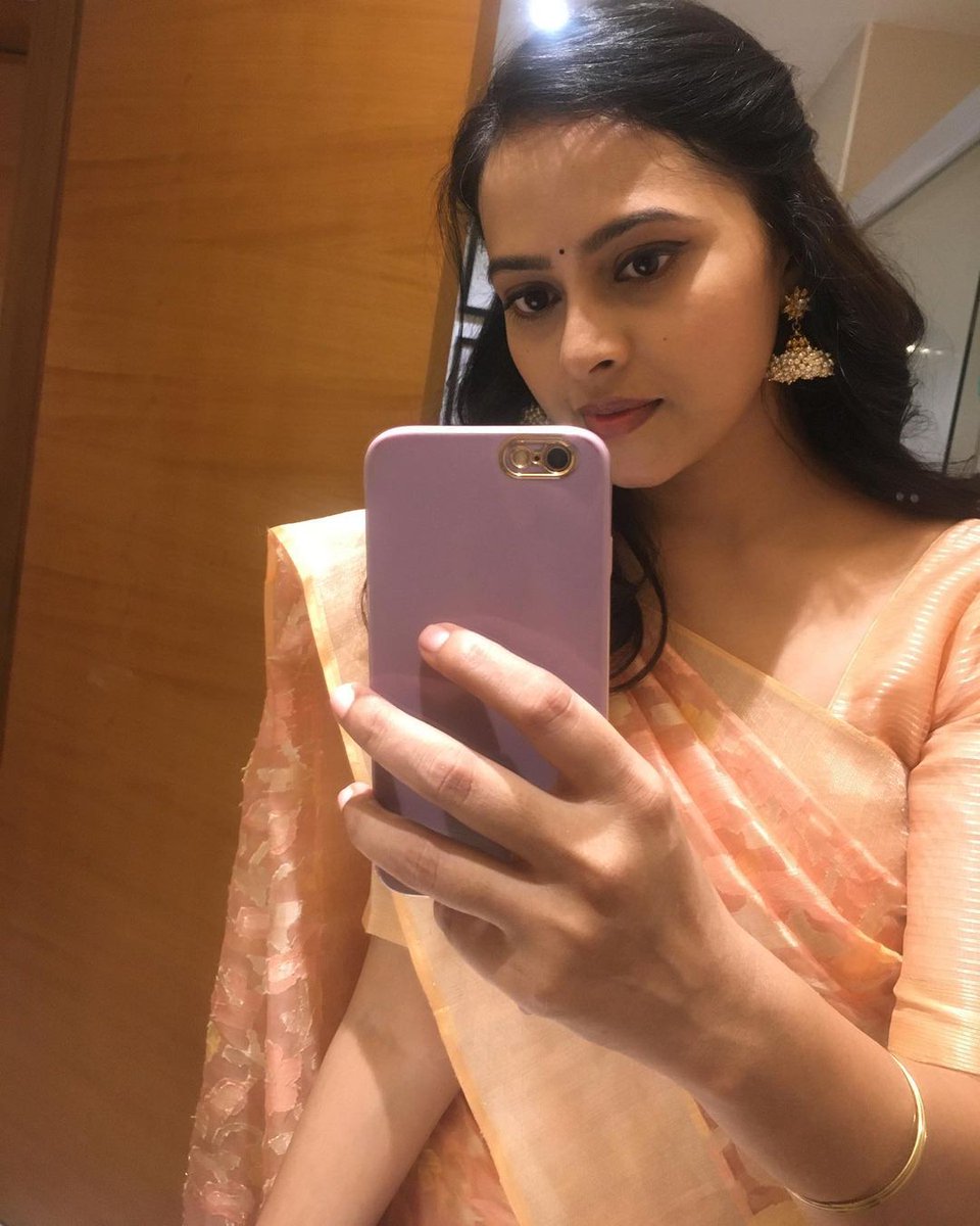 actressphotoshq's tweet photo. EverGorgeous #SriDivyas' Recent Uploads ❤😍
#10yearsofvvs
#VaruthapadaValibarSangam https://t.co/UJ9D9wsjgD