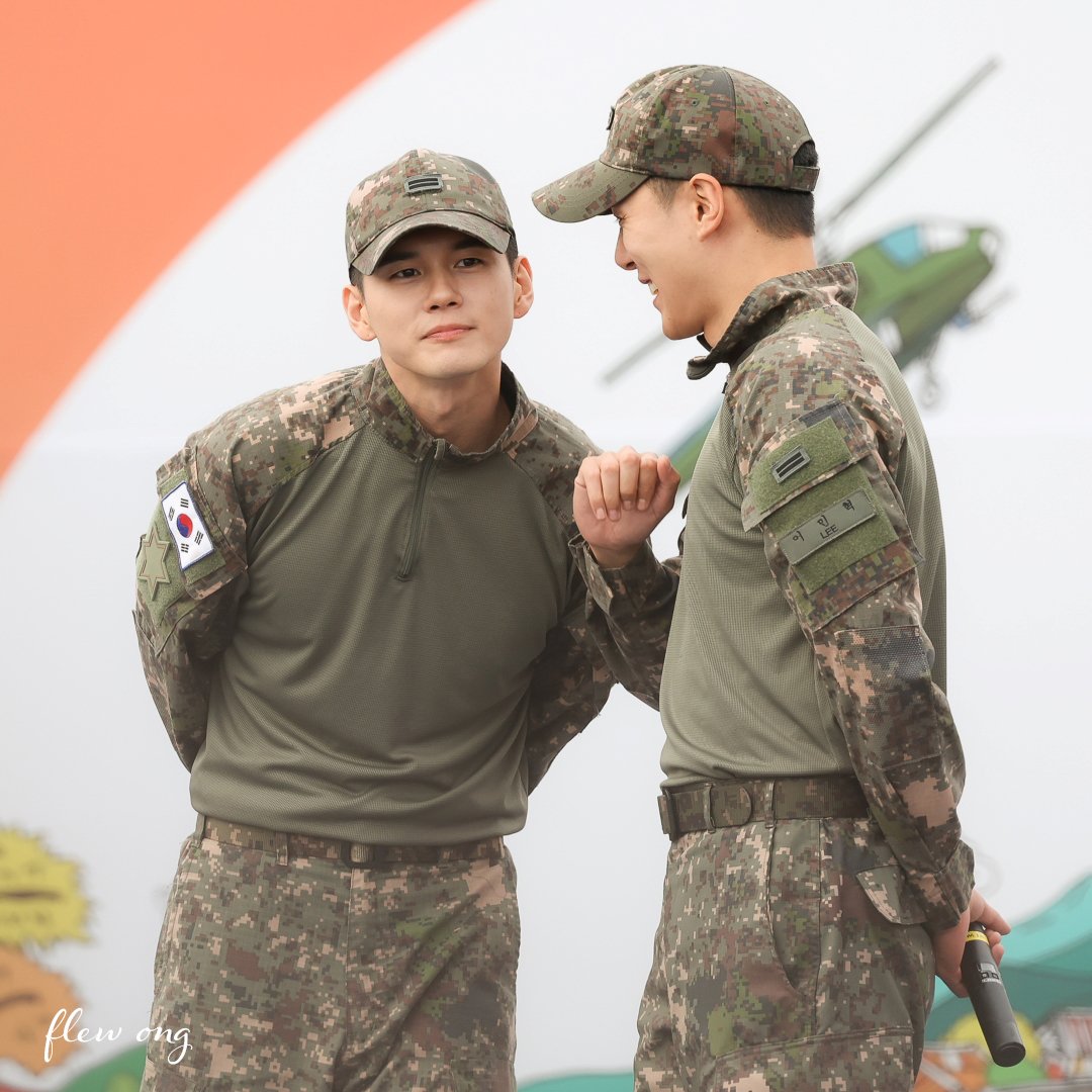 flew_ong's tweet photo. 231008 지상군페스티벌
おしゃべりしてる二人が微笑ましかった☺️
#옹성우 #ONGSEONGWU #オンソンウ #민혁 https://t.co/jCVwOn3DGU