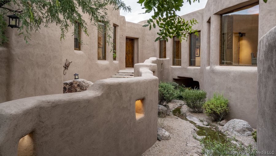 archiplain's tweet photo. ARCHIPLAIN Designed by Bill Tull, this Scottsdale luxury home has a stream running underneath #freeapartmentplan #freeflatplan #freeunitplan https://t.co/IqznUOHp9P https://t.co/VCvZctpWOi