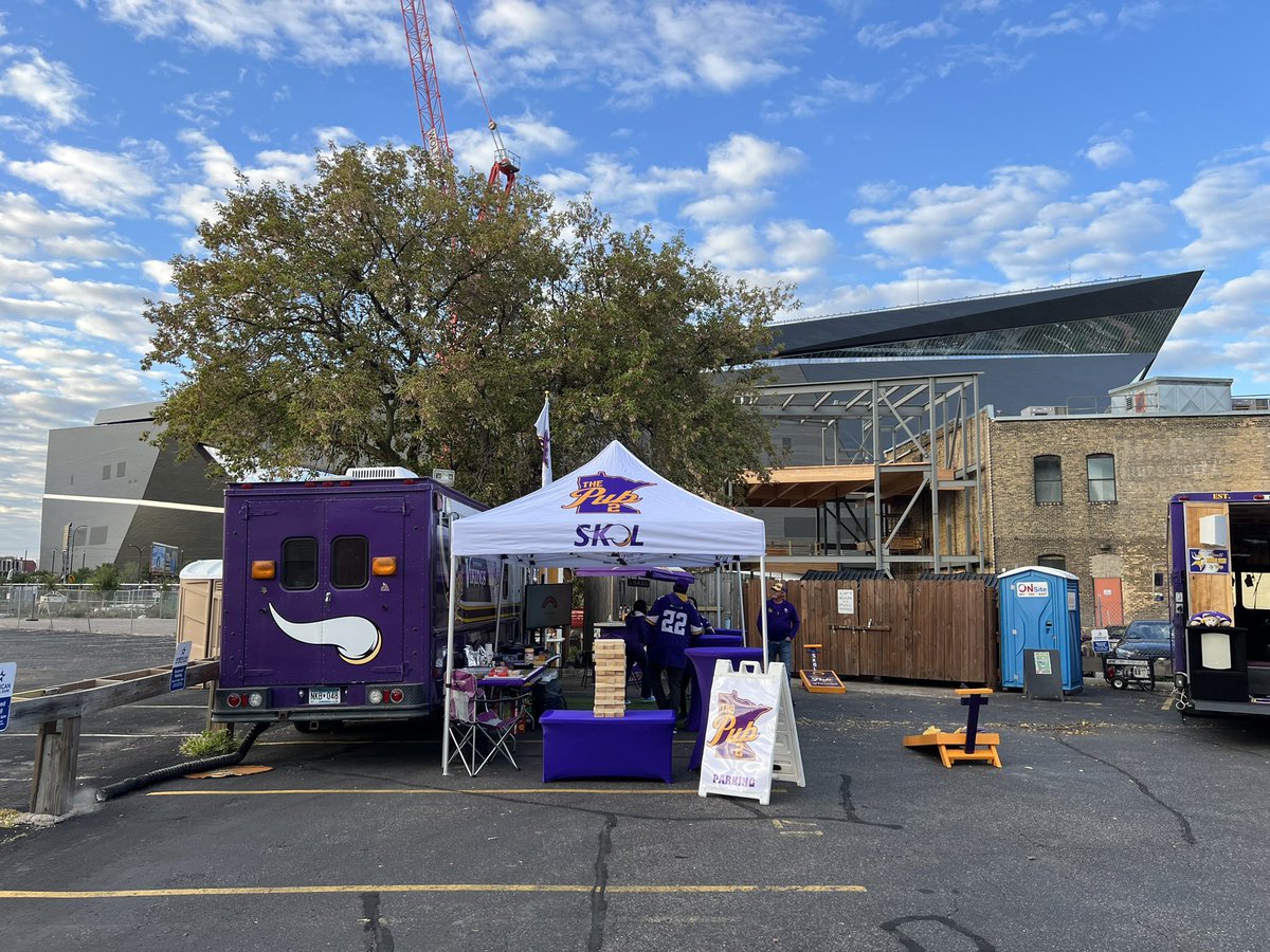 ThePub2's tweet photo. A new streak today!  2 in a row!  It will be a SWIFT win over the Chiefs today!  Let’s #Skol today Vikings!   Long day of tailgating and a long day for the Chiefs Defense!  Let’s Go!!   #Skol #Vikings #tailgate @PAOnTheMic @PeteBercich @PowerTripKFAN @MeatSauce1 @nacholeber https://t.co/o86gYLhRDz