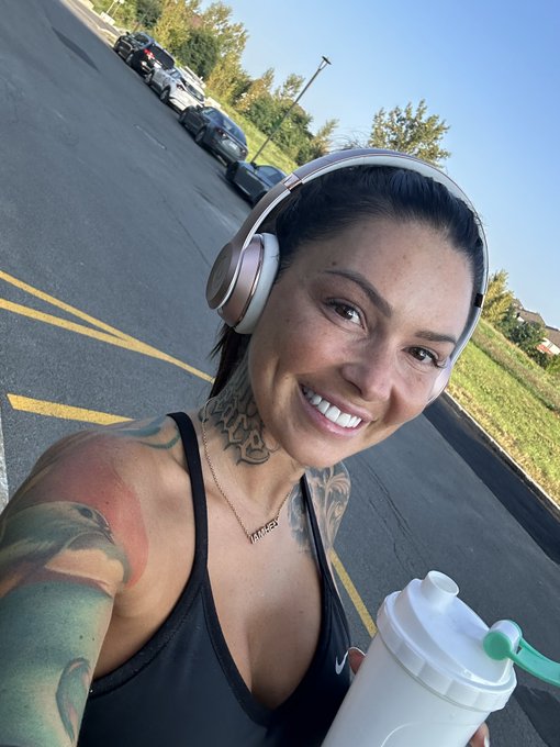 begining a new routine this week: morning work out, eating better, less social media and more real life