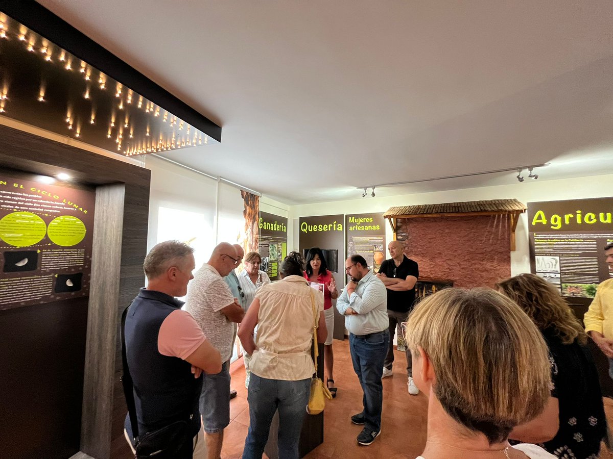 AlbertoXAragon's tweet photo. Fin de semana por el territorio, visitando el museo de agricultura tradicional de #Oseja y en las Fiestas Patronales de #Pitarque. @AragonPAR #PartidoAragonés #TerritorioAragonés https://t.co/qCFPXA0uGu