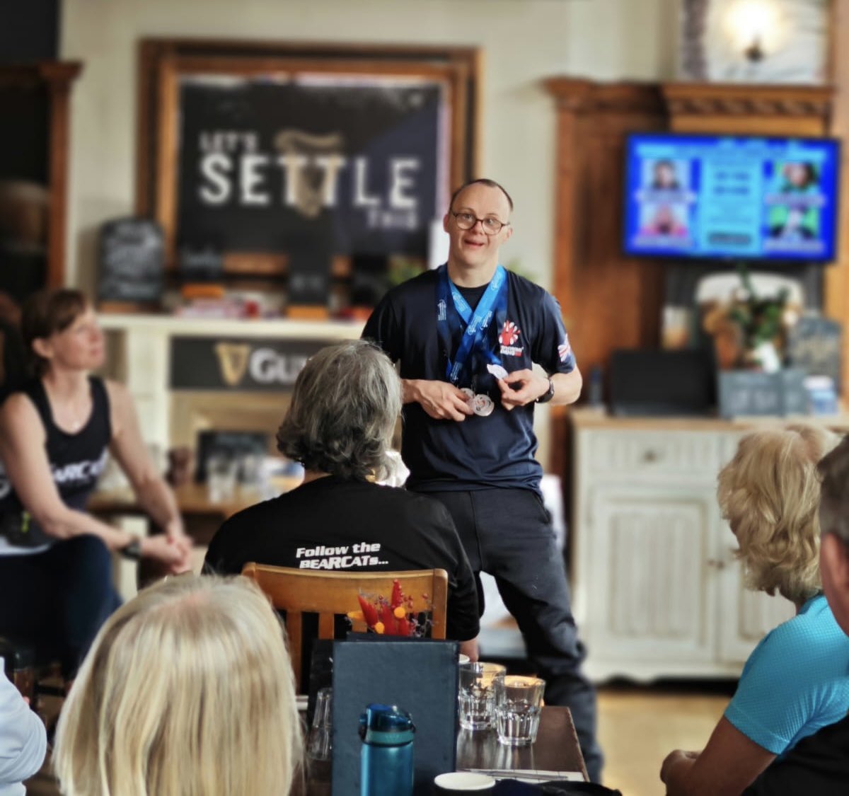 William Reed holding the room

Sharing his success at the European #DownSyndromeSwimming Champs with his <a href="/BearcatRunners/">BeaRCat Running Club</a> 🏃 #community back home

Delighting his audience with his European 🏊‍♂️🥉🥉🥈, talking about how he trains &amp; taking part in a Q&amp;A

Bravo Will 👏👏👏👏👏

#Skills