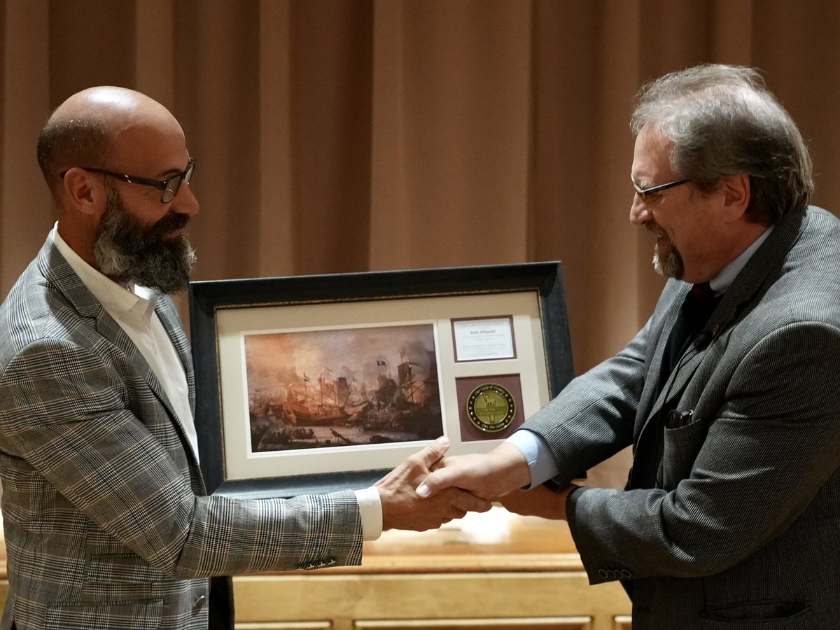 AlcuinInstitute's tweet photo. Last night, we were honored to give Dale Ahlquist our signature Our Lady of Victory Medal for his work in promoting Catholic learning and culture, especially through the advancement of the work of G.K. Chesterton and the renewal of Catholic schools. https://t.co/5kTv4jvYm1
