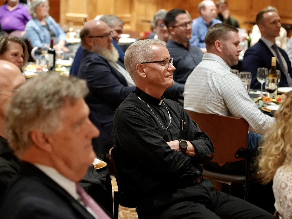 AlcuinInstitute's tweet photo. Last night, we were honored to give Dale Ahlquist our signature Our Lady of Victory Medal for his work in promoting Catholic learning and culture, especially through the advancement of the work of G.K. Chesterton and the renewal of Catholic schools. https://t.co/5kTv4jvYm1