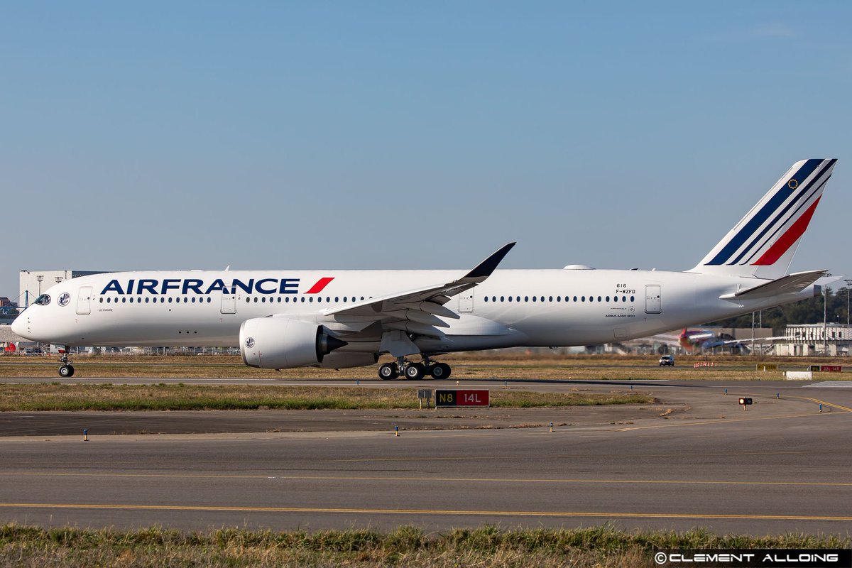« Le Havre », nouvel A350 d’Air France, à l’horizon 😉

(photos <a href="/CAlloing/">Clément Alloing</a>)