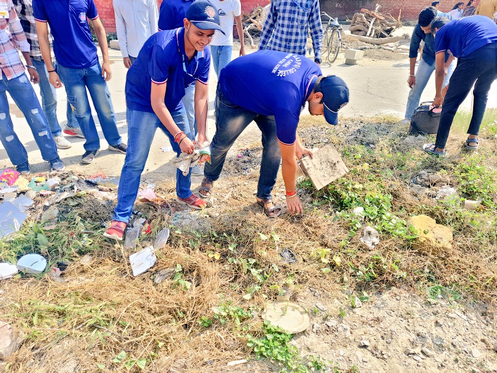 Nssdavkarnal's tweet photo. #राष्ट्रीय_सेवा_योजना इकाई डी ए वी पी जी कॉलेज स्वयंसेवकों ने महिला आश्रम करनाल में चलाया #क्लीन_इंडिया_ग्रीन_इंडिया में सिंगल यूज प्लास्टिक का सफाई अभियान ।

#स्वच्छता_अभियान #nssvolunteers

@rashtrapatibhvn @narendramodi @ianuragthakur @_NSSIndia @dineshSNO https://t.co/yNztdyoWWW