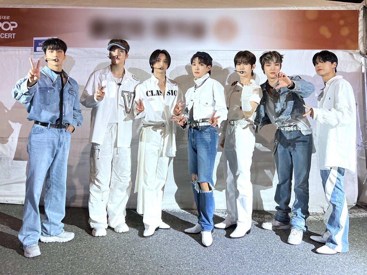 ATEEZofficial's tweet photo. [📷] TODAY ATEEZ
⠀
SBS INKIGAYO LIVE in TOKYO
&amp; 2023 영동대로 K-POP 콘서트🩵
항상 눈과 귀를 짜릿하게 만드는 에이티즈와
언제나 힘차게 응원해주는 에이티니가
조화롭게 빛나는 공연이었습니다🥴✨
⠀
#TODAY_ATEEZ #ATEEZ #에이티즈 https://t.co/pOOhmMWifp
