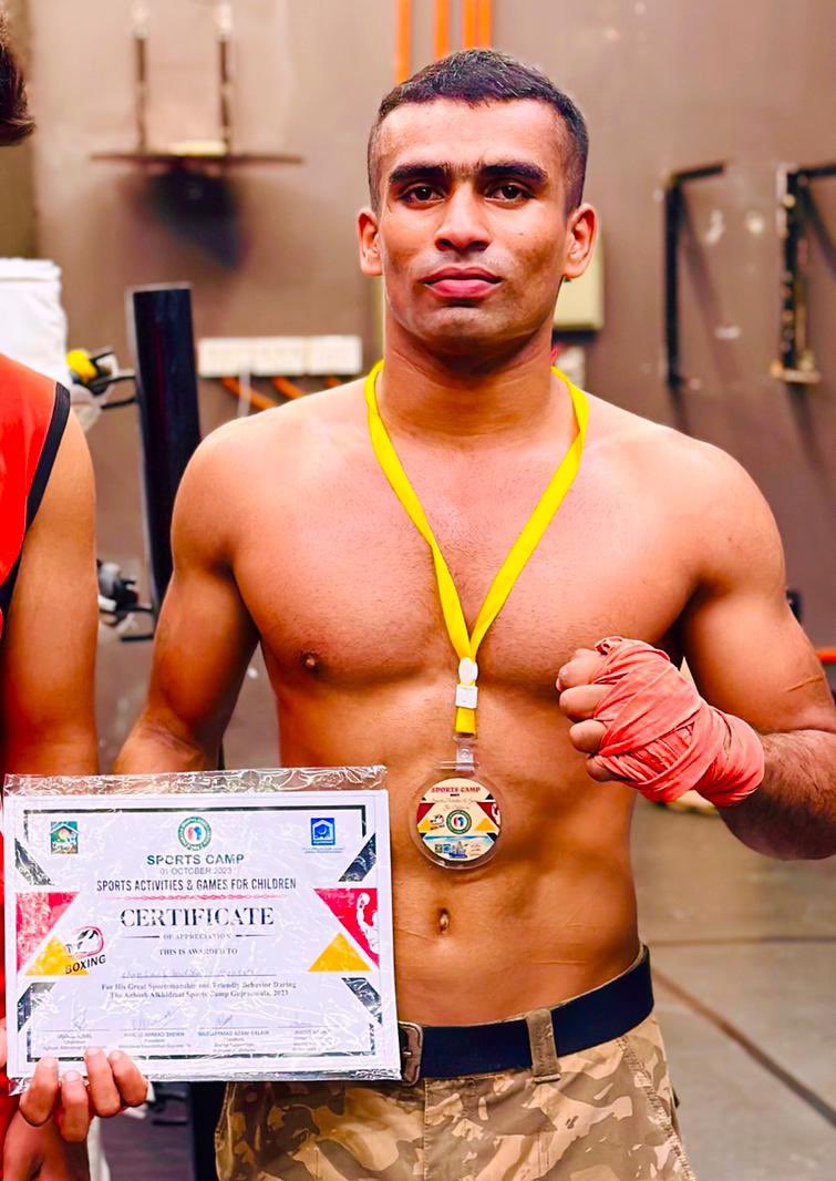 ChanLaalBadshah's tweet image. #chanlaalbadshah #monster Alhamdulilah I’m boxing gold madel archives 🥊🏅#boxingfighter