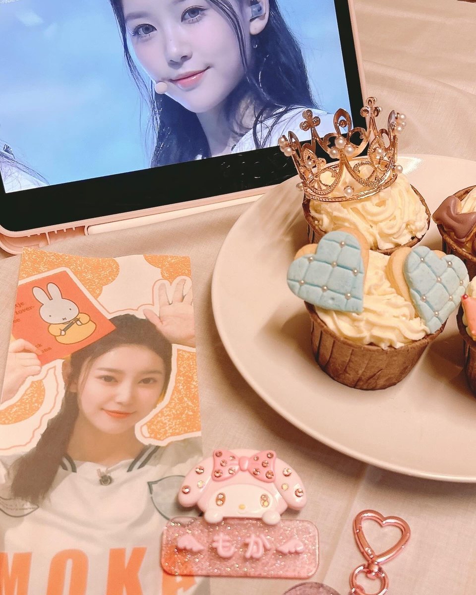nomokanolife_s2's tweet photo. Happy Moka Day🎈
モカちゃんのために作ったお祝いケーキ🎂
本当におめでとう🎉
#多彩な魅力を見せてくれる花束のようなモカ
#다채로운매력을보여주는_꽃다발같은모카
#月のように綺麗に輝くモカのお誕生日
#달처럼아름답게빛나는_모카의생일
#OurMokaLatteDay
#RunTo19WithMoka
#ILLIT #MOKA https://t.co/OEuBVS9vZE