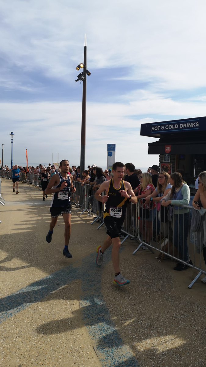 AndyRidgway1's tweet photo. Bournemouth Half marathon ☀️ 1:30 - a bit disappointed but went out hard and struggled with the heat.
A really enjoyable race all the same! 🏃🏃🏃
Well done to everyone who took part in #bournemouthhalf - it was tough out there today. https://t.co/pXAwb4dOUz