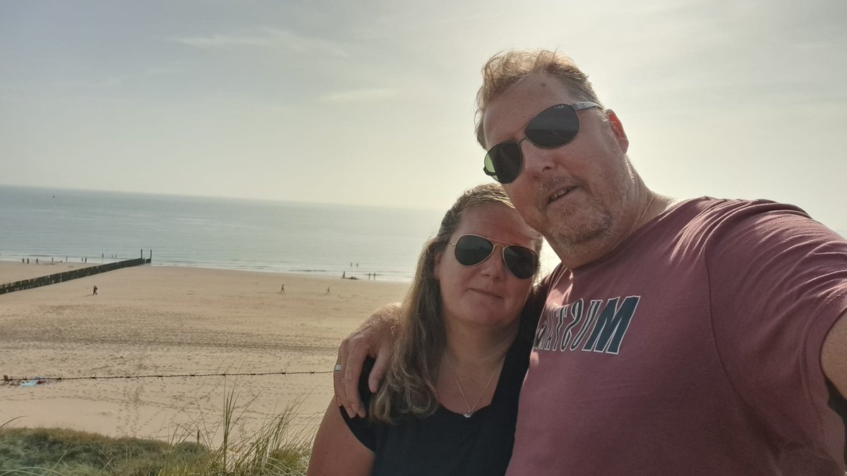 Sabvero's tweet photo. I ❤️ #zeeland #strand 15 minuten van huis #zon #cocktail met @henkiew1970 #Vlissingen https://t.co/VN5GbEzT3x