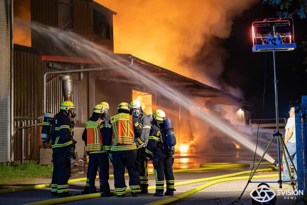 FFEgelsbach's tweet photo. 📟 2023-117 📅 04.10.2023 ⏰ 20:06 🚒 F 3 - Brand einer Lagerhalle mit 1000 Strohballen → https://t.co/TT9BV7pfzM https://t.co/eIcb0M6aXE