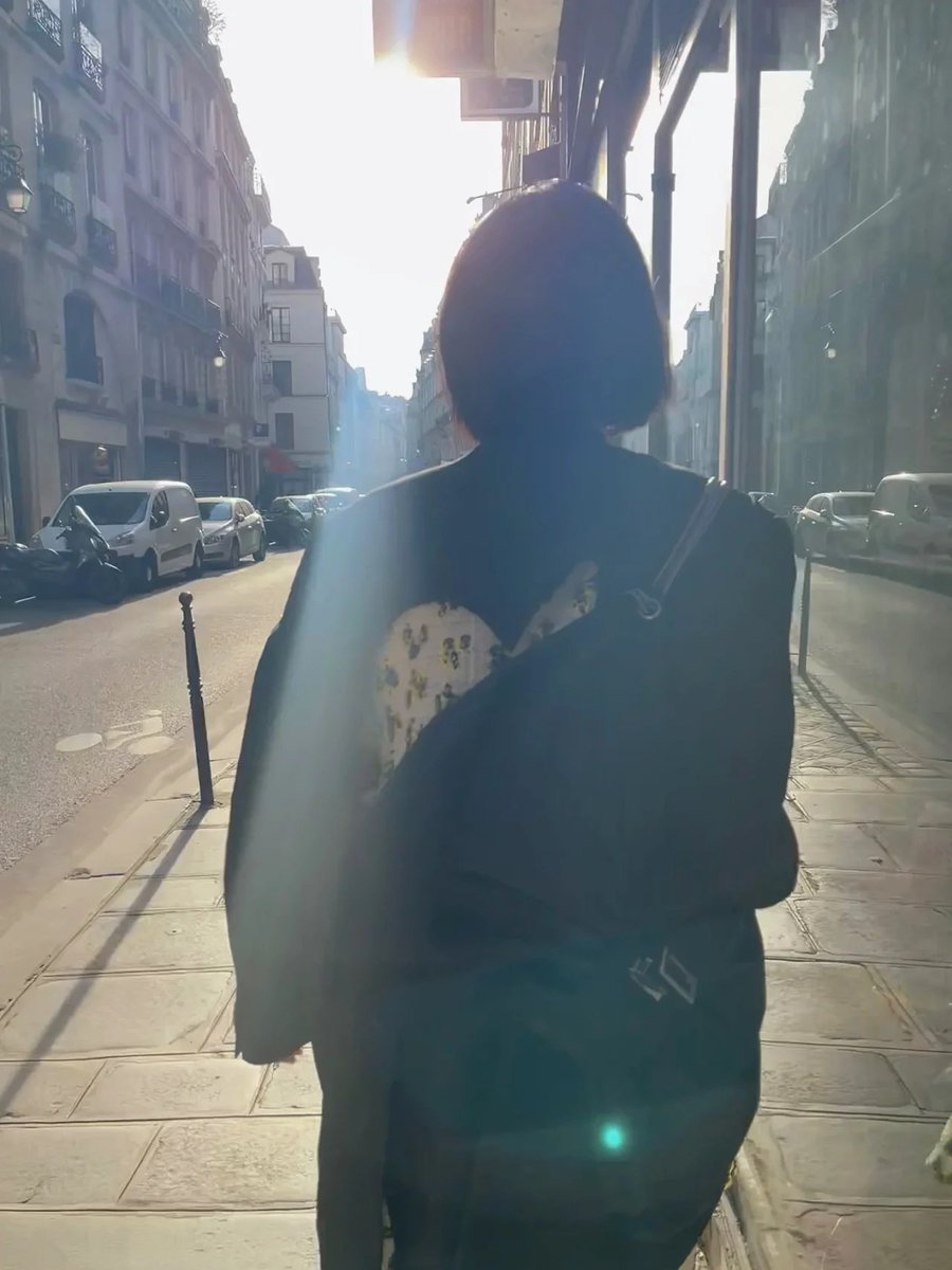 self768's tweet photo. Sometimes we all need a good companion to get through a beautiful day.🪐 https://t.co/dHvBEDHXJP