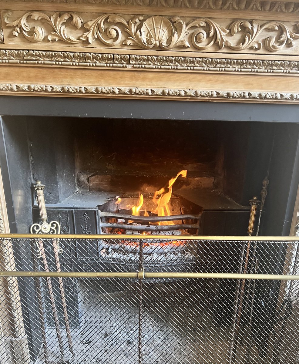 CaliforniaFrizz's tweet image. A Sunday well spent, brings a week of content.

A Room With A View….and a Fire 🔥 

#TimeForPeace #HappySunday