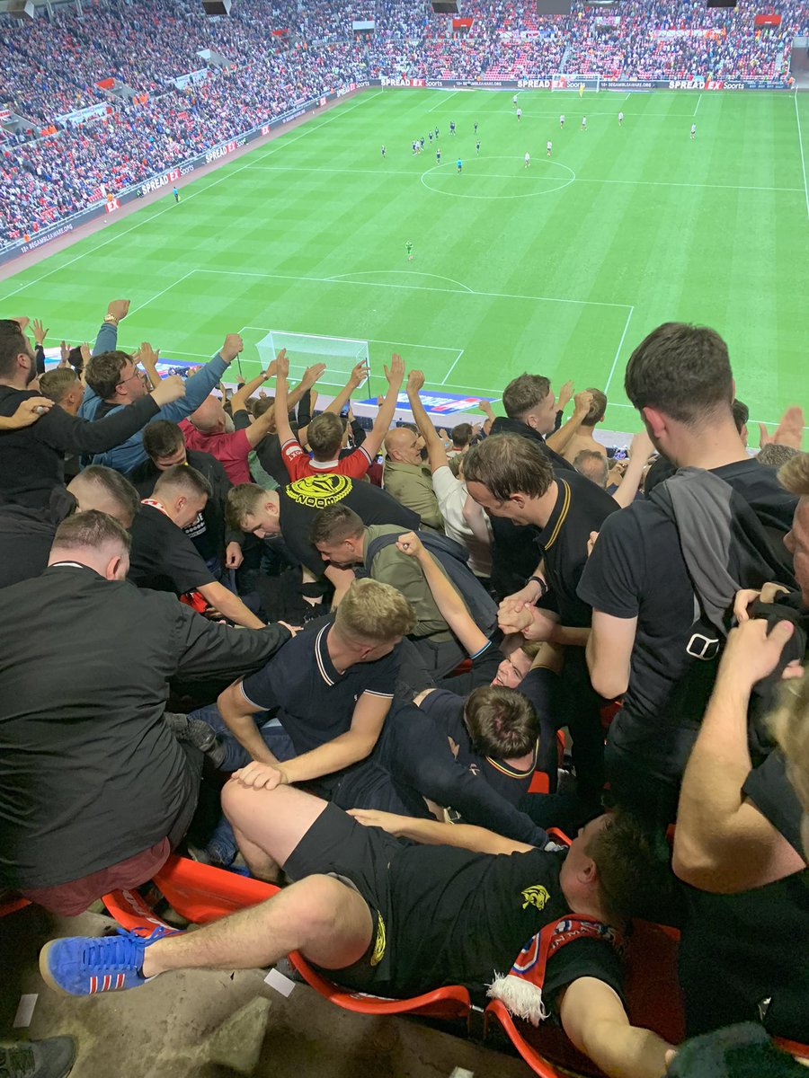 FBAwayDays's tweet photo. The aftermath of Middlesbrough fans celebrating at Sunderland yesterday…

Brilliant! 👏🤣 https://t.co/hPBQLlwe5s