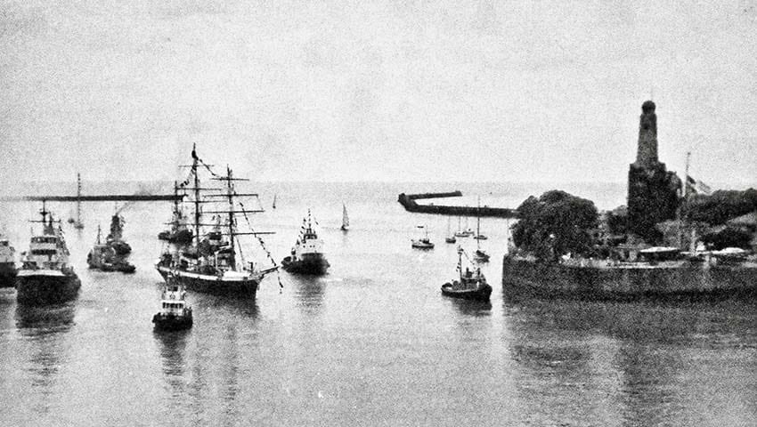 Armada_Arg's tweet photo. Hace 120 años, la corbeta ARA “Uruguay” al mando del Teniente de Navío Julián Irízar, realizaba la histórica zarpada de la que sería una de las mayores epopeyas náuticas del mundo: el rescate de la perdida expedición del doctor Otto Nordenskjöld. 👉🏻 
https://t.co/fB3twBcLkS https://t.co/2HIW1WZBlz