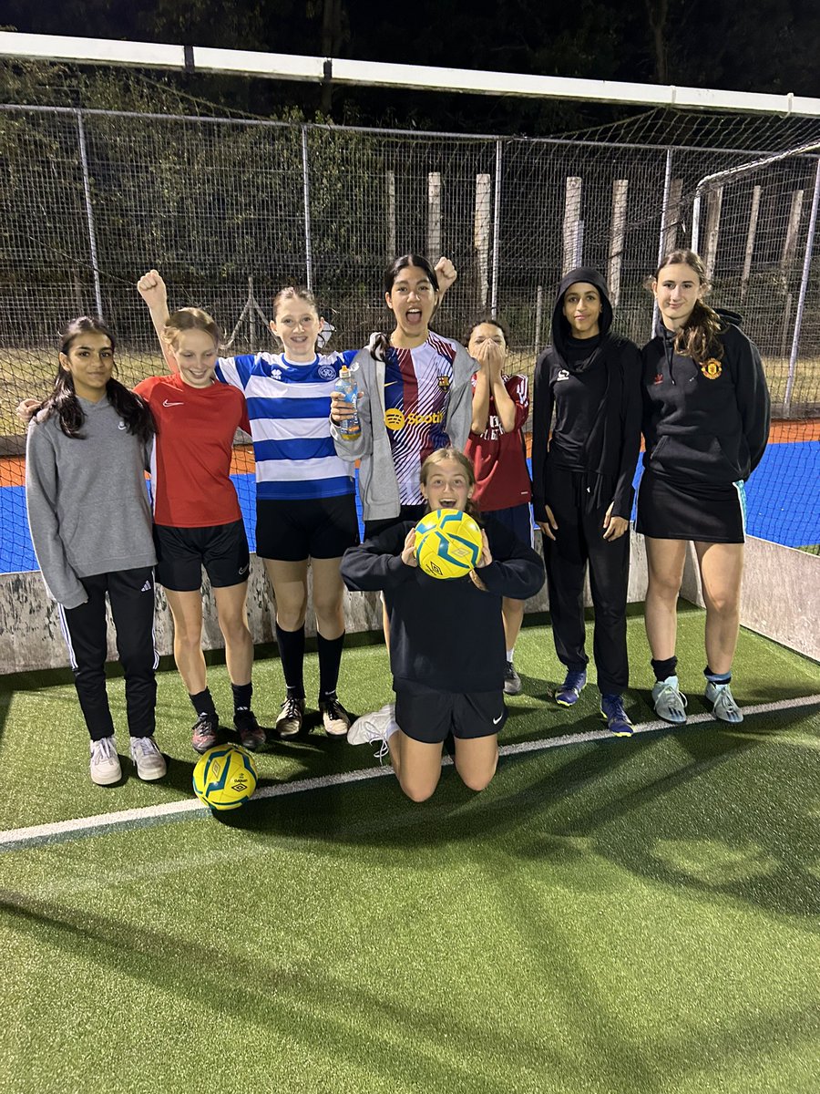 Acton Ealing Whistlers Girls Football 🏳️‍🌈 tweet media