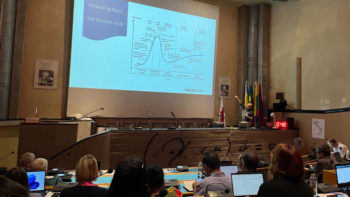 EriceSciCom's tweet image. How do media cover topics related to #QuantumComputing, #HighPerformanceComputing and #ArtificialIntelligence? At #EriceSJ2023 Nicola Nosengo, chief editor of @NatureItaly, is giving an overview of what happened in the last few years.